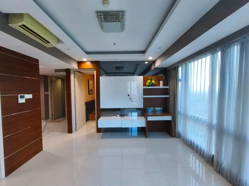 Apartemen Pakuwon Mall Lariz private lift Semi Furnished bagus View City