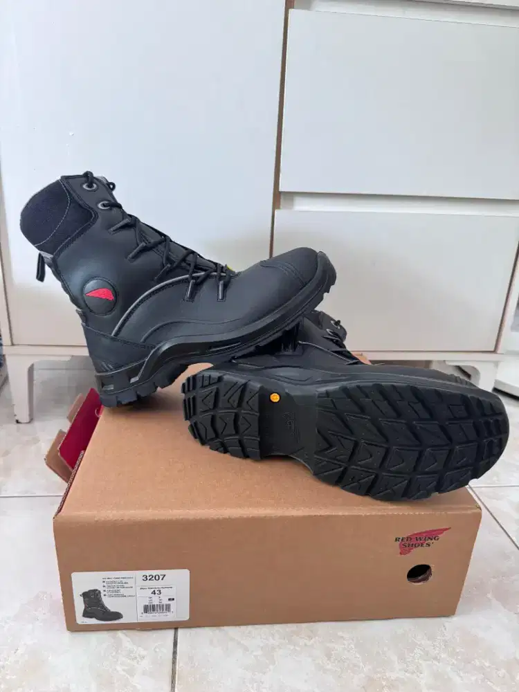 Redwing 3207 made italy aize 9