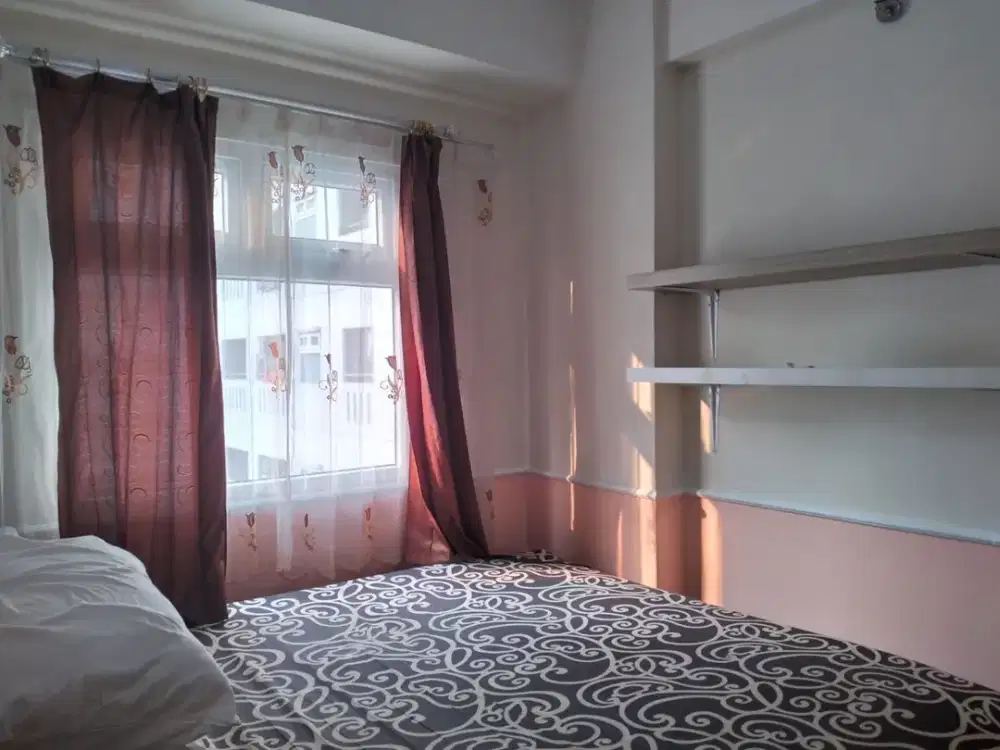 DUA KAMAR FURNISHED FULL APARTEMEN GREEN PRAMUKA PENELOPE TAHUNAN KOTA JAKARTA PUSAT TOWER ATAS MALL