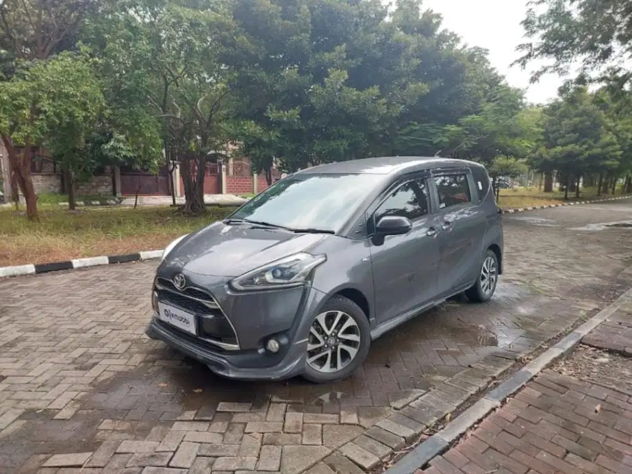 Pajak Panjang Toyota Sienta 1.5 Q Bensin-AT 2017 Abu-abu AGVS