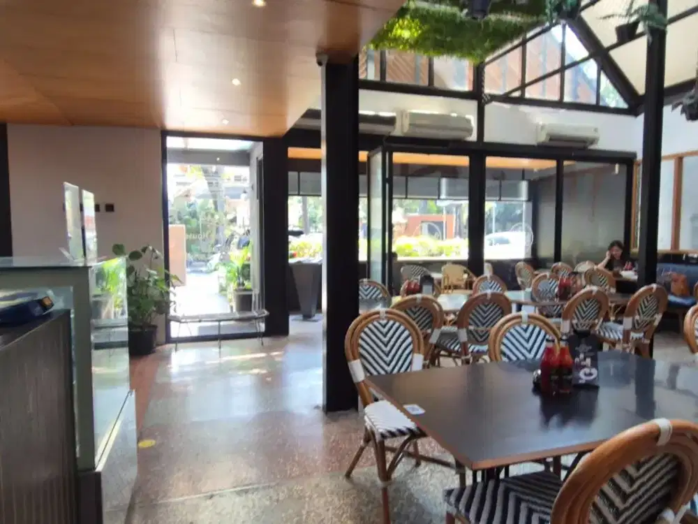 For Rent Ruang Usaha Berlokasi Di Kawasan Komersial Tengah Kota, Dijamin Bikin Hoki, Sayap Riau, Bandung