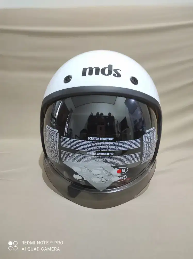 Helm MDS retro ukuran M warna putih