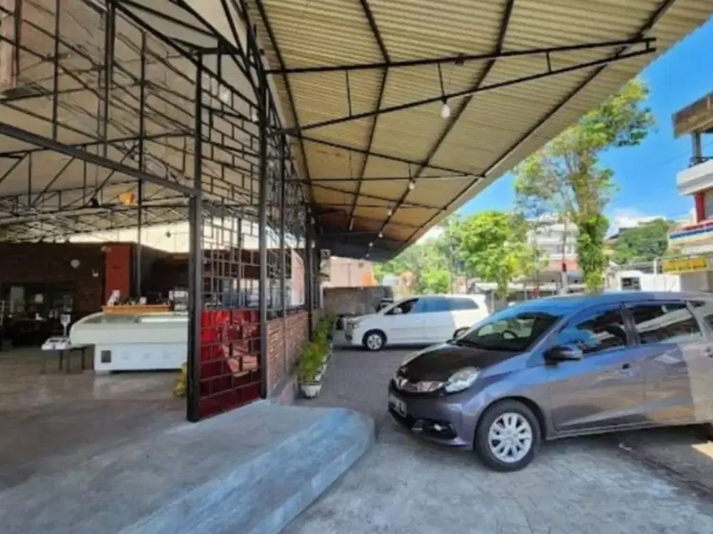 Dijual Rumah Tempat Usaha Di Pusat Kota Manado dekat perkantoran dan pemukiman warga posisi bangunan di pinggir jalan