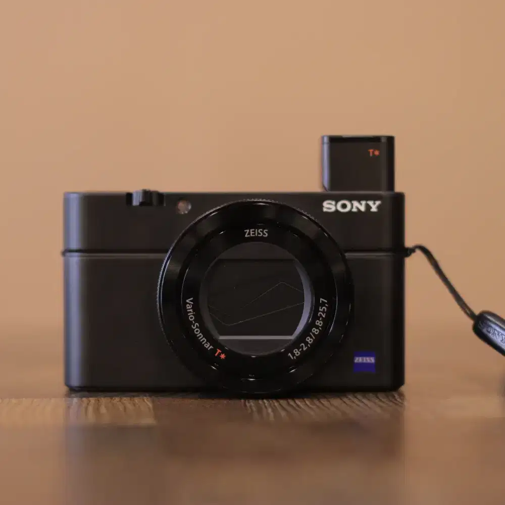 SONY CYBERSHOT DSC-RX100 MARK IV GOOD CONDITIONS