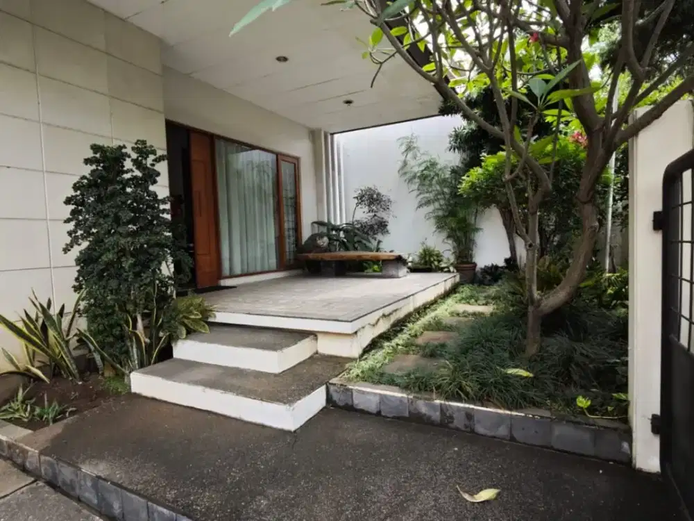 Turun Harga Dijual Rumah di Puri Indah, Jakarta Barat, Luas 327M2, SHM, Harga : 8.6M Nego