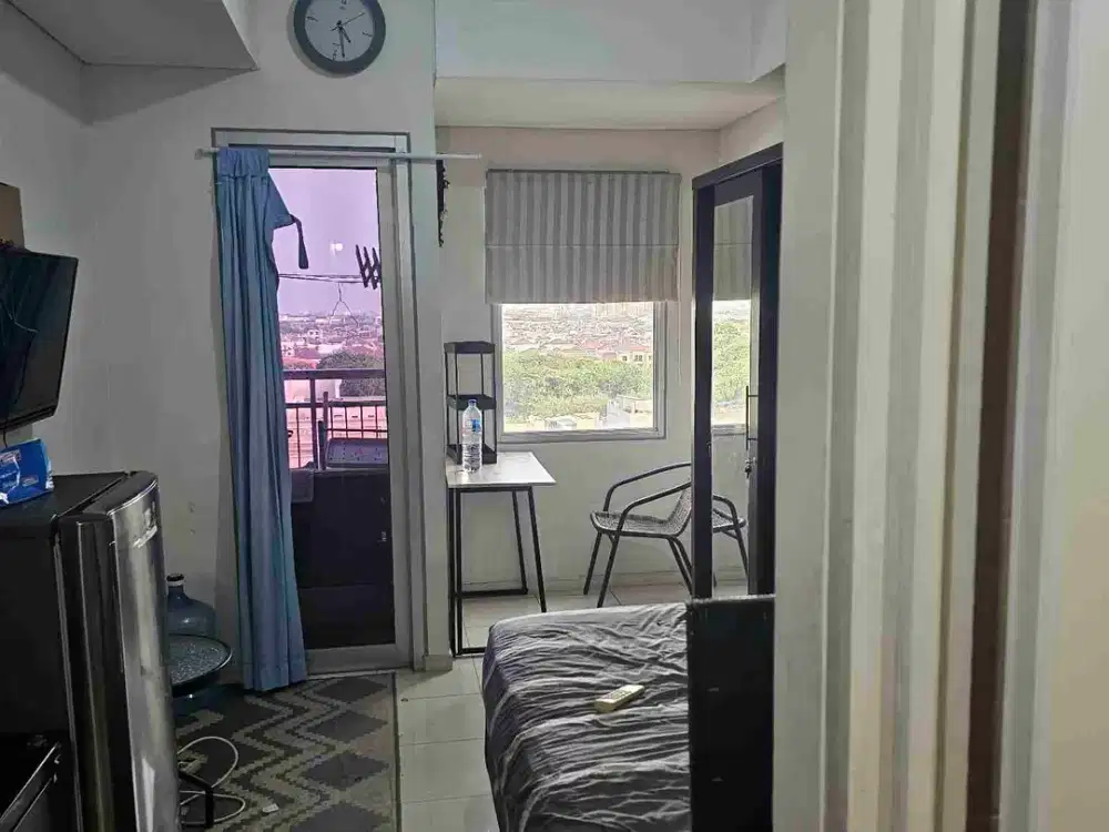 Di sewakan studio apartemen Green Lake Sunter Tower 2 full furnish lantai 9 view danau