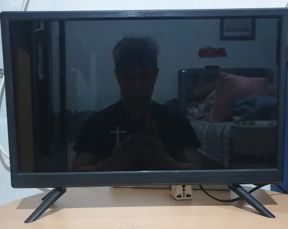 Jual TV Smart OUBEISI Android 22 Inch Like New – Android 14