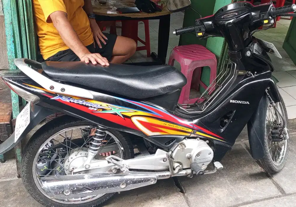 Honda karisma old