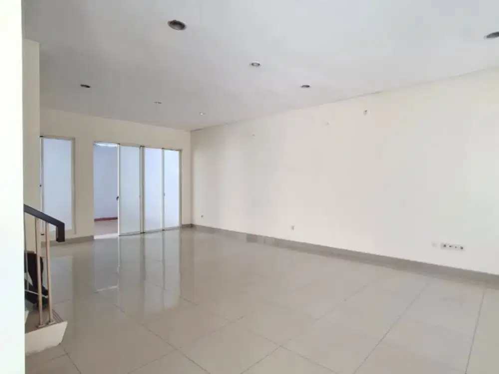 Disewakan Rumah Golf Lake Residence Siap Huni, Lokasi Premium!