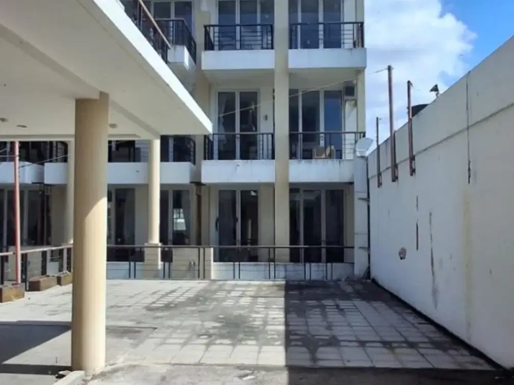 Dijual ruang usaha ex hotel jalan utama Sunset Road Bali