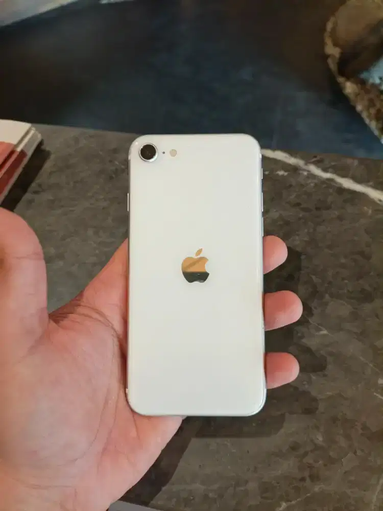 Iphone se 2020 white ibox 64gb