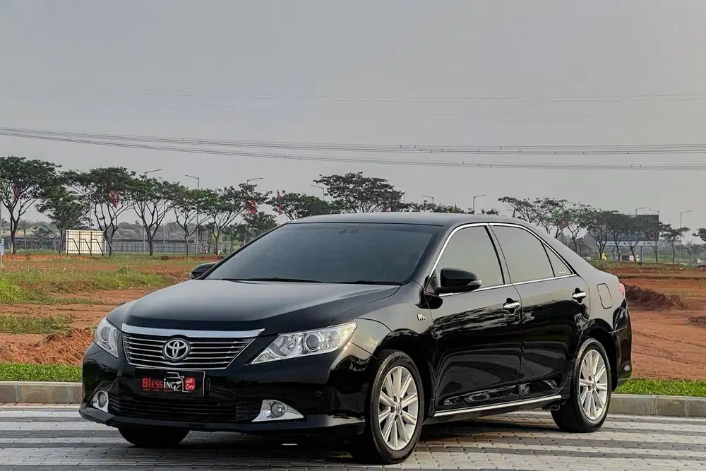 Toyota Camry 2.5 V matic AT 2013 hitam metalik km 52.XXX