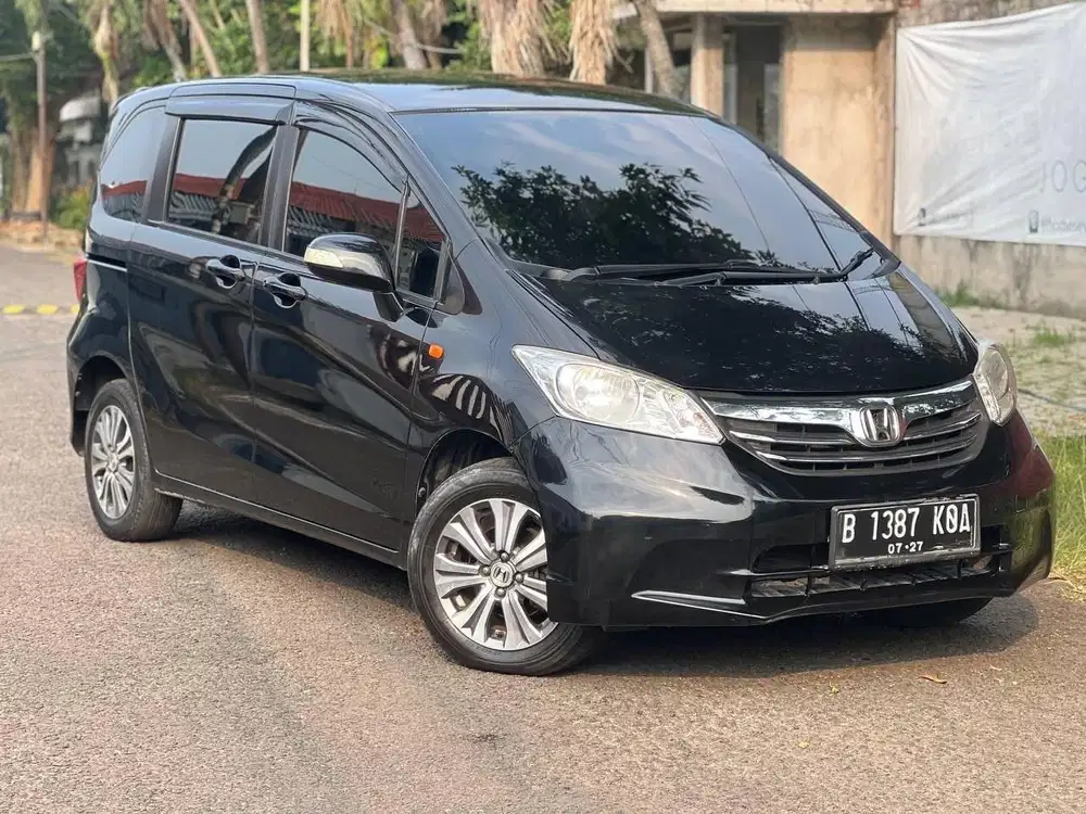 Honda Freed SD Facelift 2012 AT Hitam