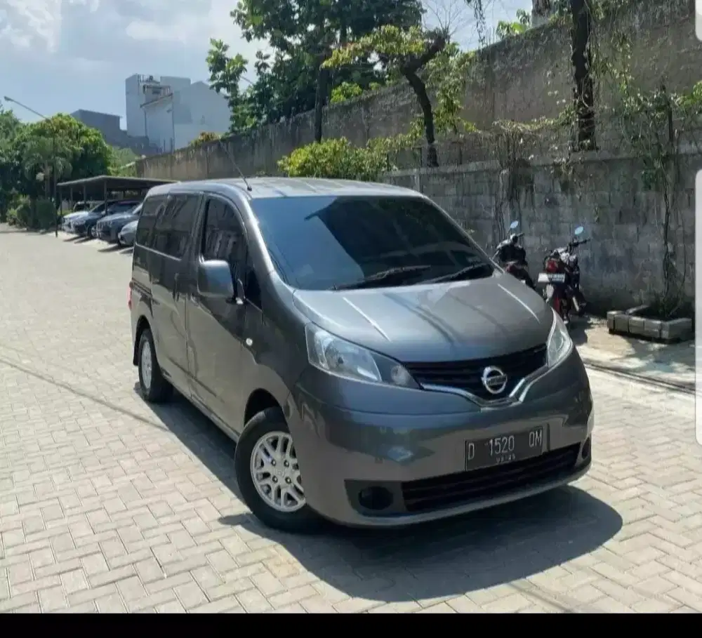 NISSAN EVALIA 1.5 SV AT 2012