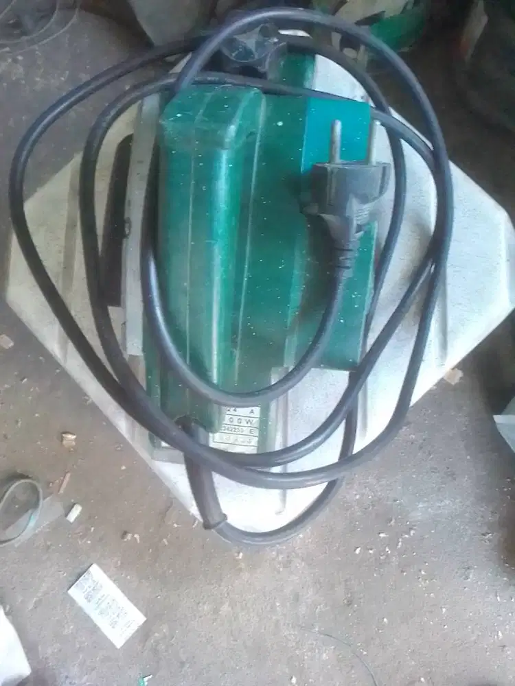 Jual mesin serut kayu merek Makita