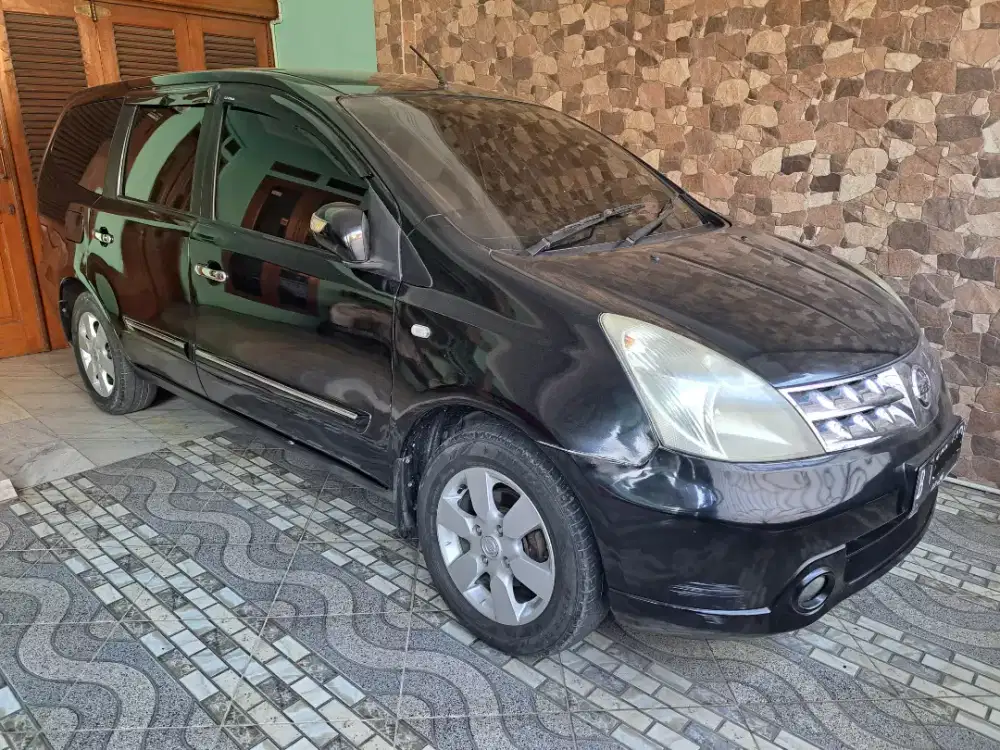 Livina 2010 XV AT hitam murah