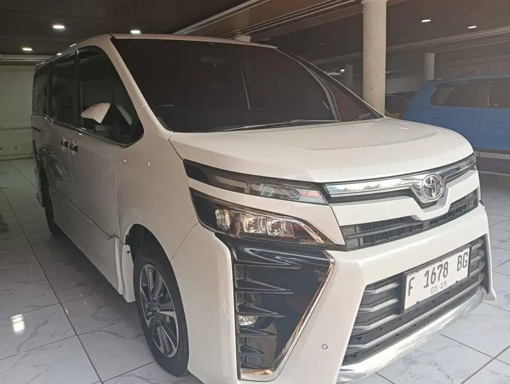 Toyota voxy at DP 5jt tahun 2018