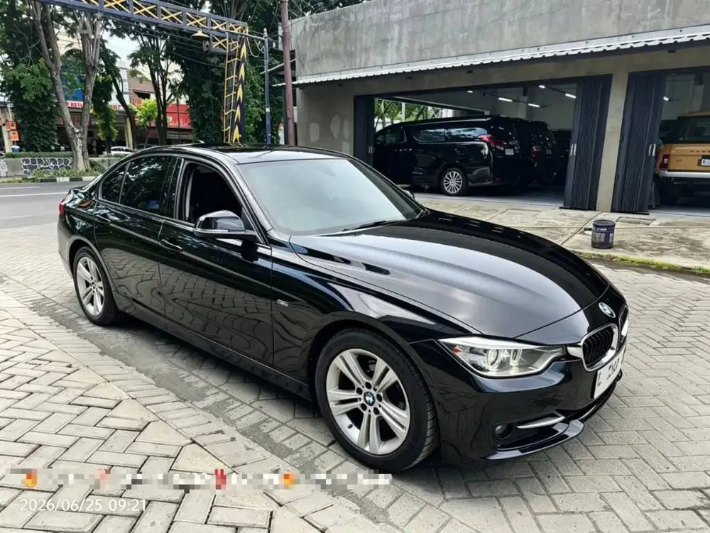 BMW 320i F30 SPORT 2.0 MATIC SEDAN, KM 76 RB