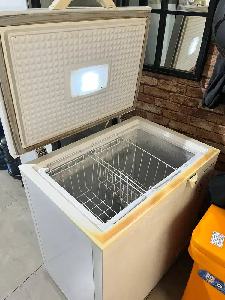 Dijual Frezzer SHARP  Kapasitas 140 L