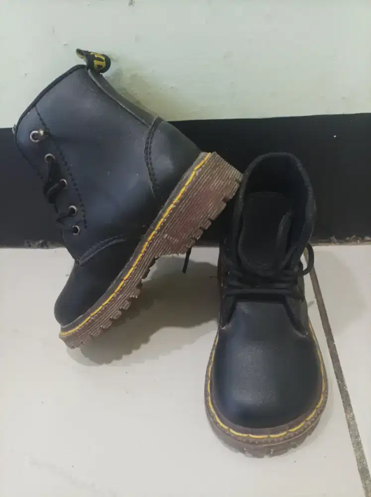 Sepatu kulit anak dockmart size 27/28