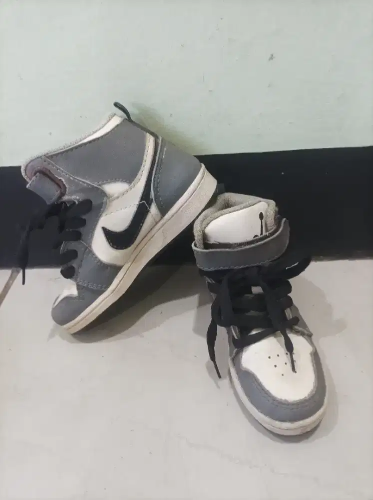 Sepatu anak size 28