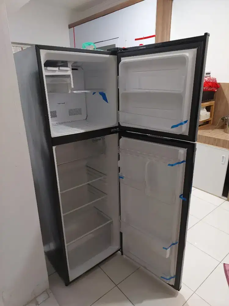 Dijual Kulkas Sharp 2 pintu