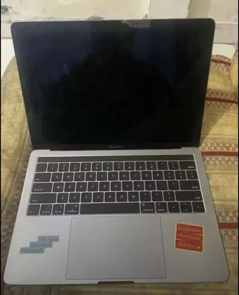 Jual macbook pro retina touchbar 2018(lcd rusak)