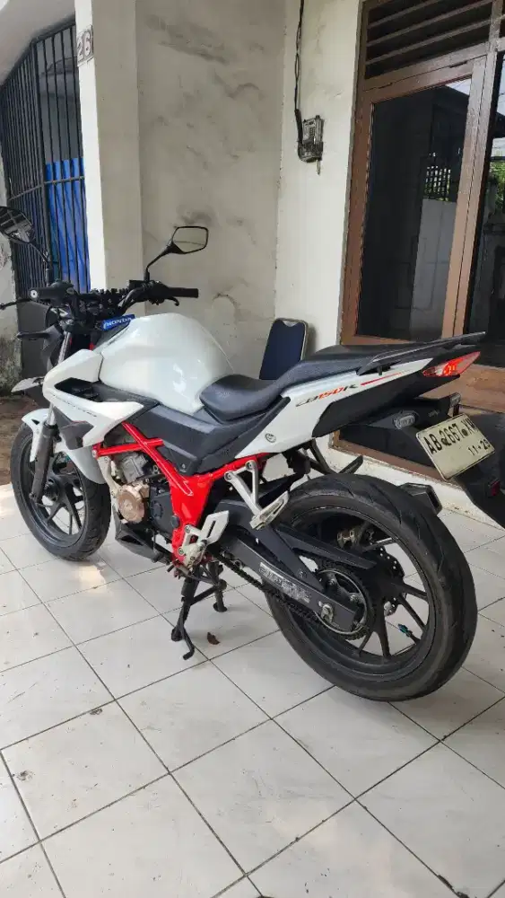 Honda CB 150 R Putih AB Gunungkidul