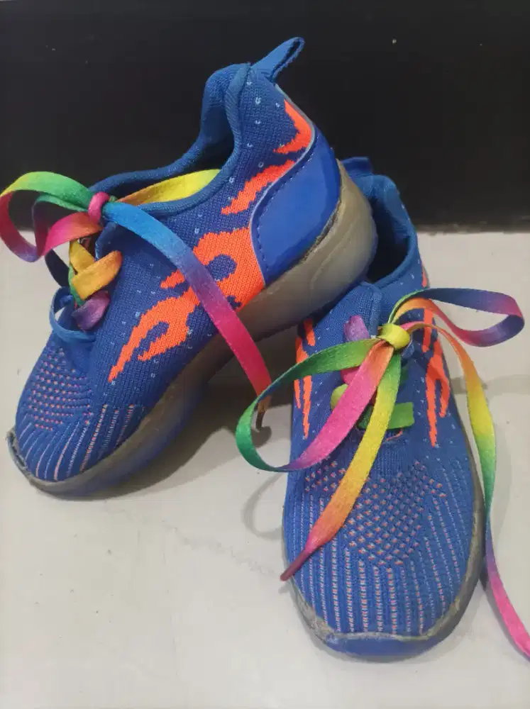 Sepatu running anak size 27/28