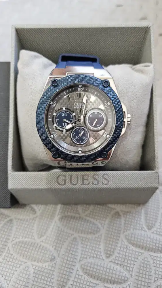 Jual cepat BU Jam tangan pria guess original