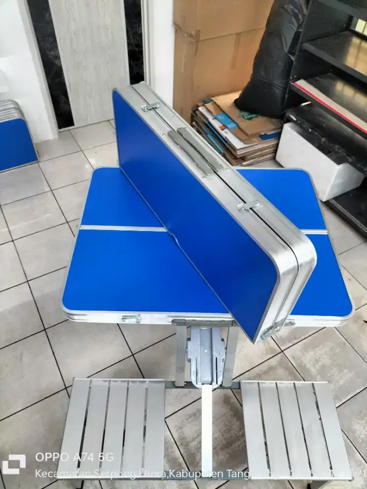Meja lipat bahan aluminium bisa dilipat menjadi seperti koper