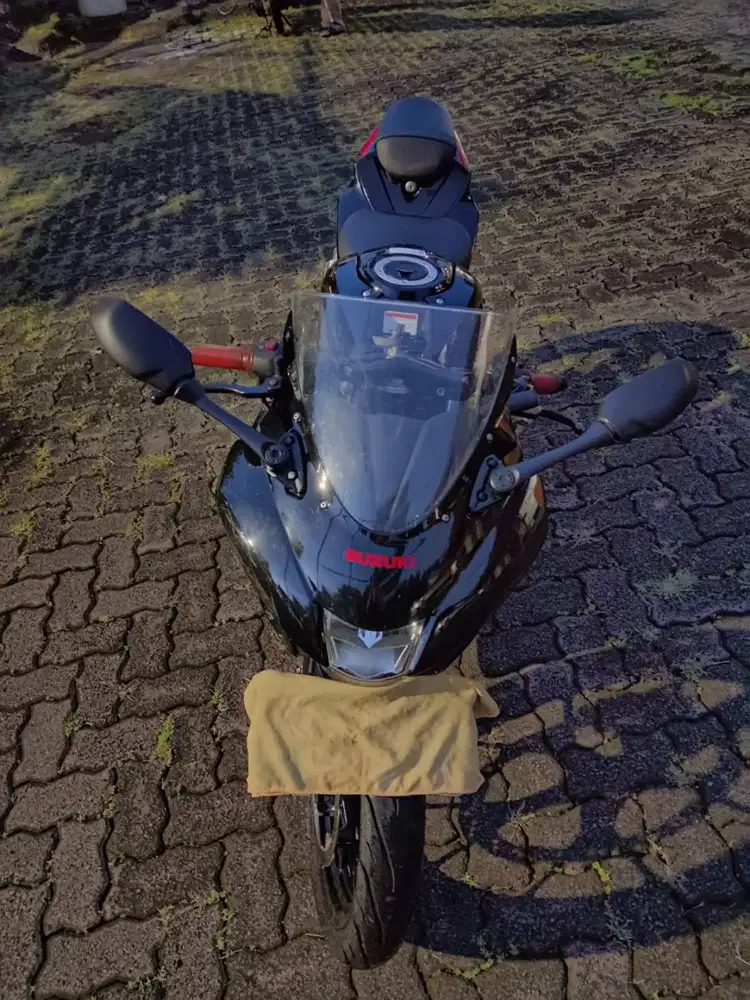 SUZUKI GSX R150 2017 HITAM LIVERY MERAH