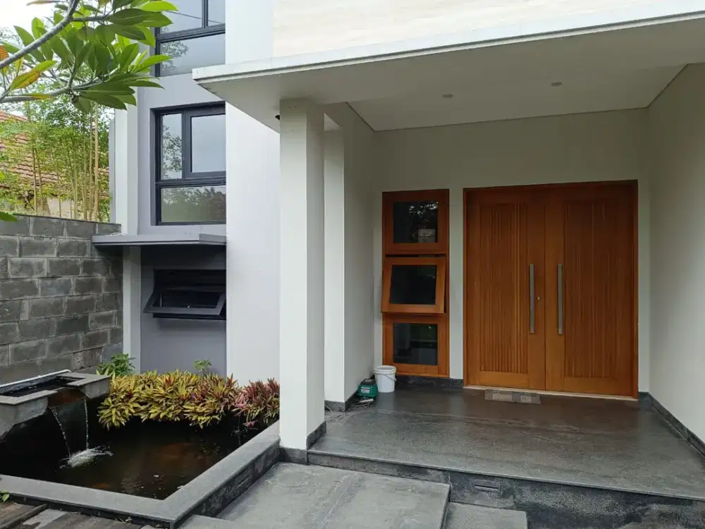 TERMURAH DISEWAKAN RUMAH 2,5 LANTAI LUX MODERN SIAP HUNI DI PUSAT KOTA SAYAP GATOT SUBROTO BANDUNG