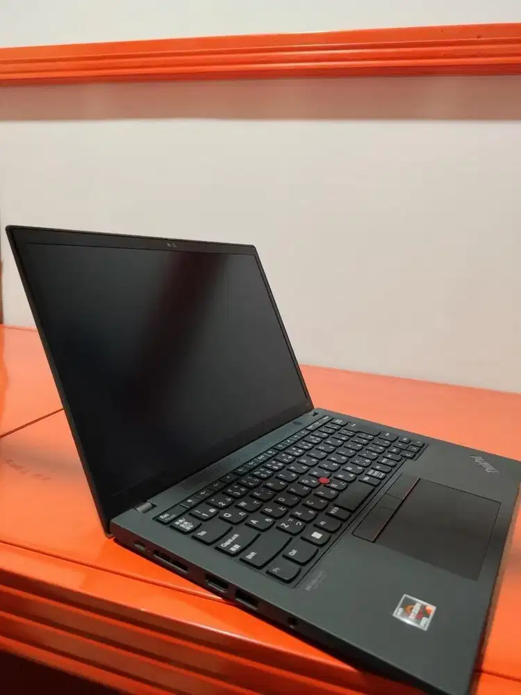 Lenovo thinkpad x13 ryzen 5 pro 5650U