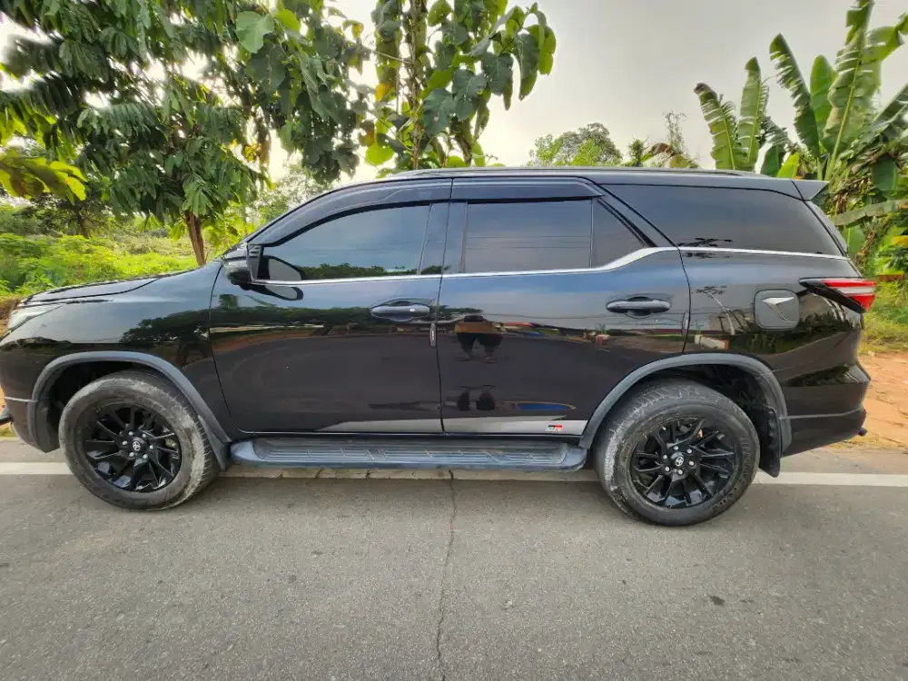 Fortuner GR sport 2023 kondisi mulus. Dijamin puas sprti baru