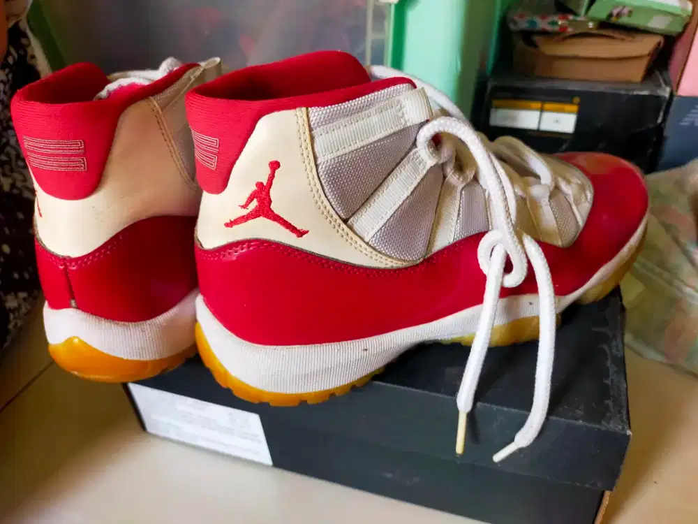 Sepatu Nike Air Jordan 11 Retro Cherry