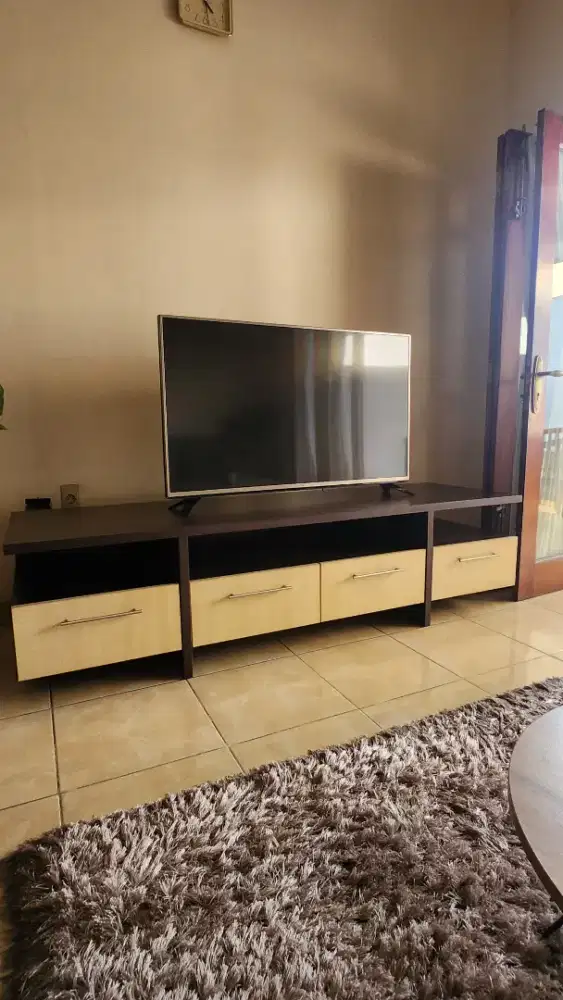 Rak TV merk Herman Dexter