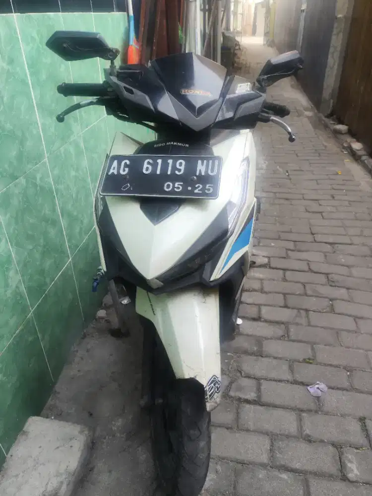 Di jual motor honda vario 125 tahun 2015