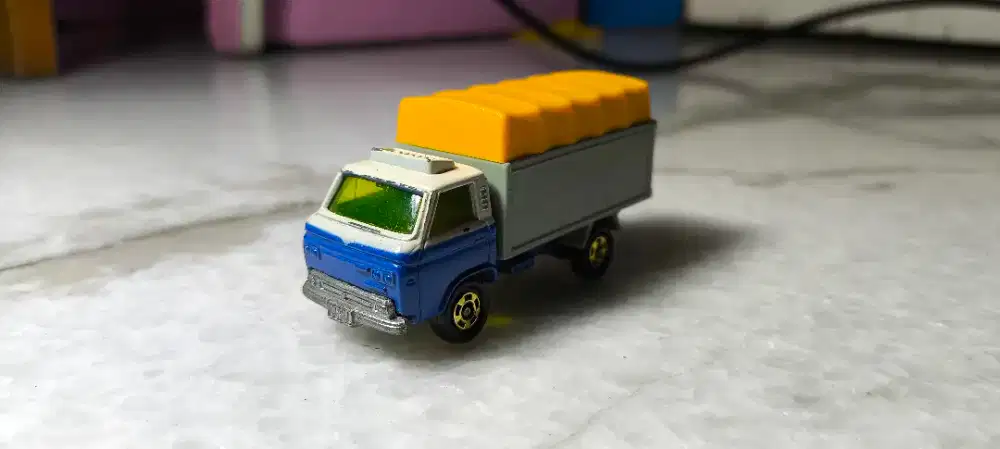 Tomica Nissan Caball loose