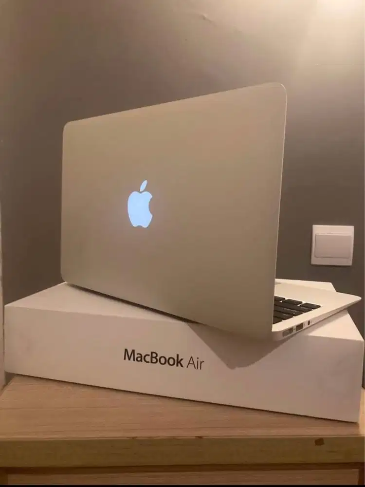 Macbook Air 13 ibox 2017 Like New