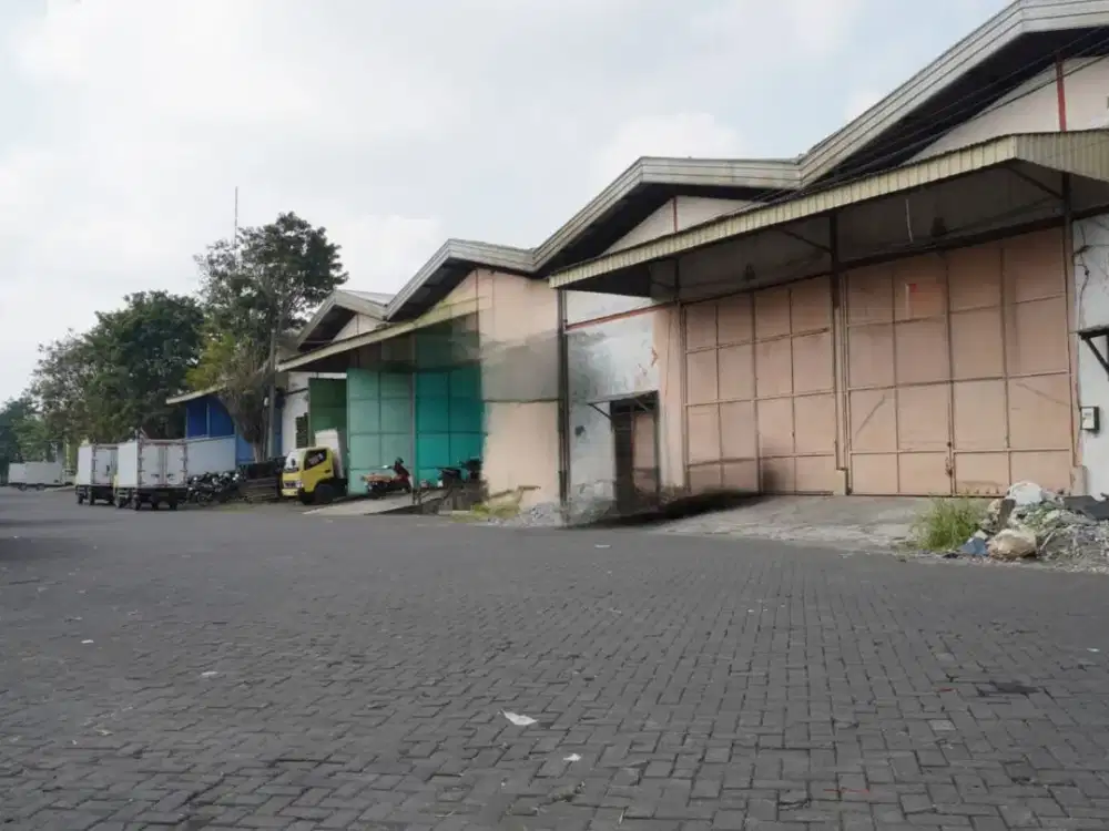 Gudang Mutiara Margomulyo Indah – Area Luas, Bisa Parkir Kontainer
