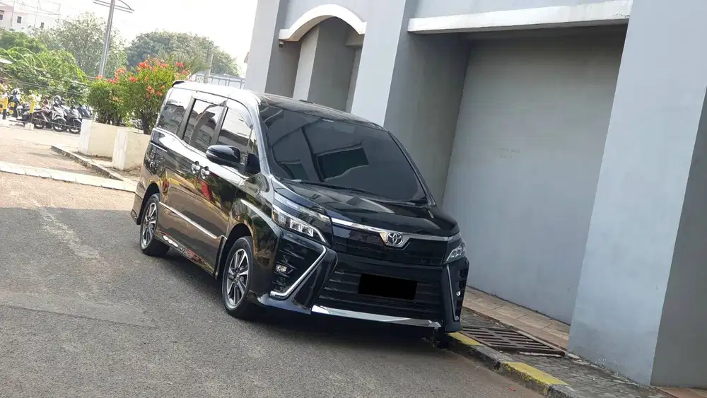[ LOW KM ] Toyota Voxy 2.0 Sunroof AT 2020/2021