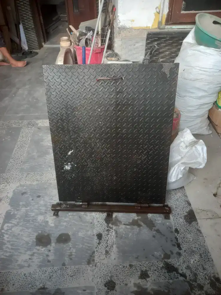 Tutup besi bak sampah - bekas