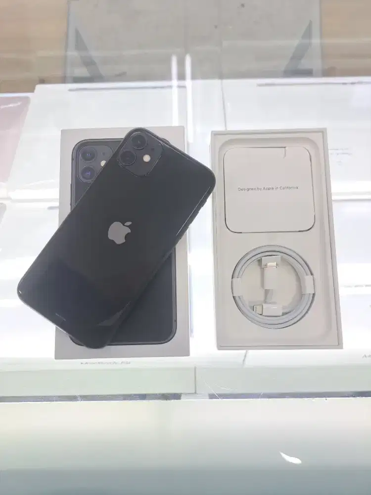 Second IPhone 11 128GB Black IBOX ON 17 Juni 2027 Mulus Like New Nego