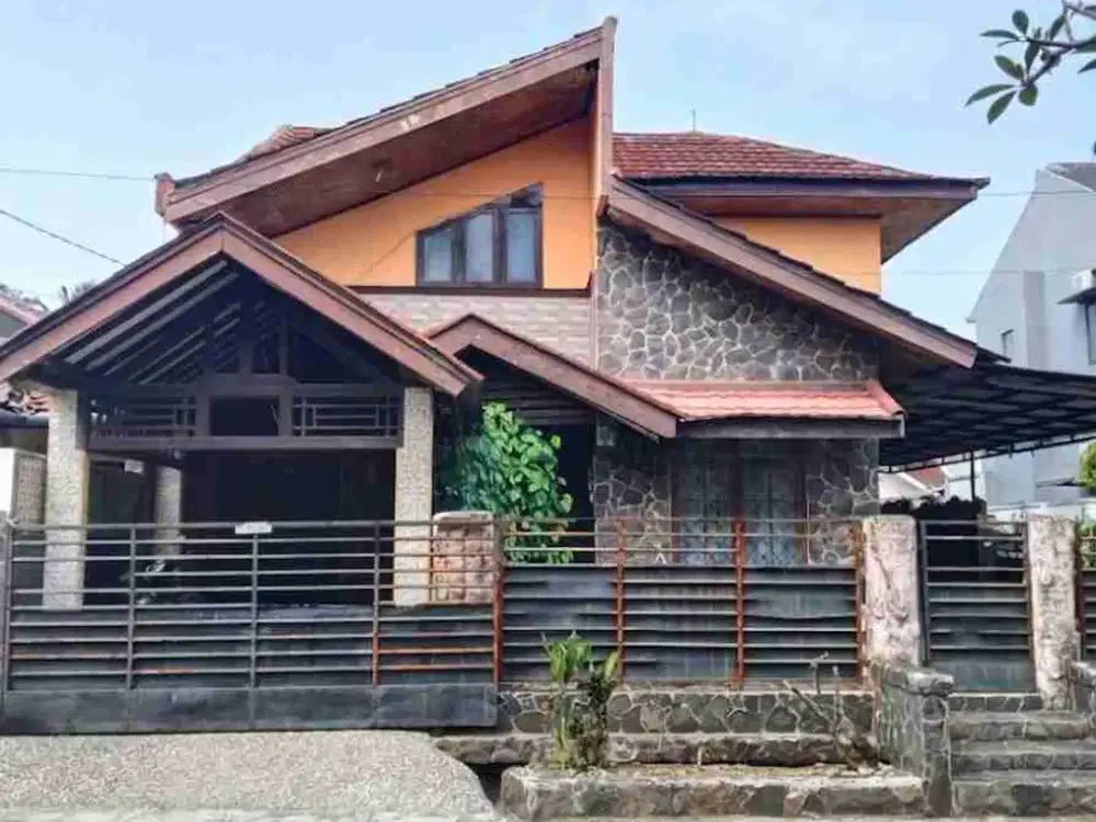 Rumah Hadap Taman Posisi Hook di Taman Cimanggu Bogor