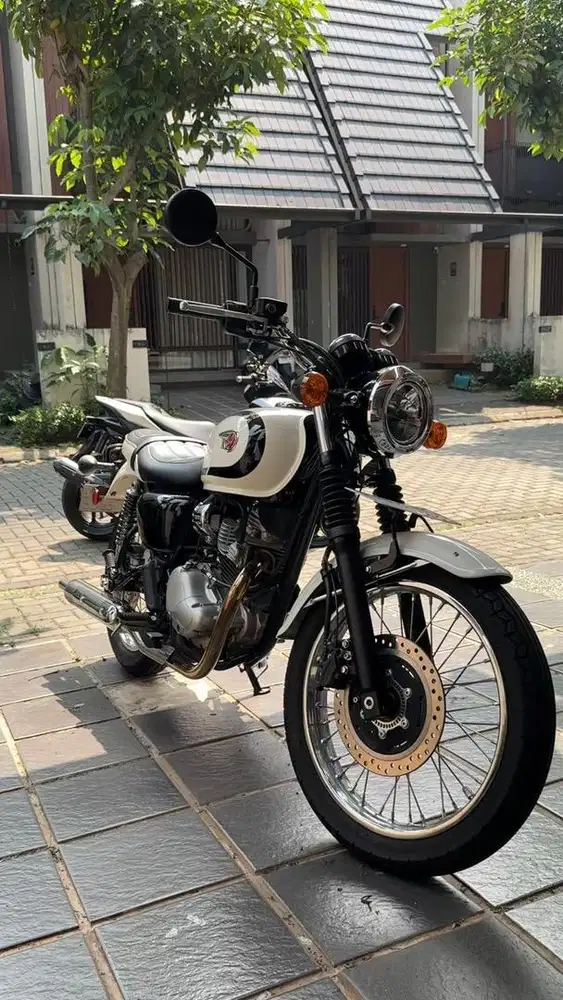 Kawasaki W230 Putih 2025