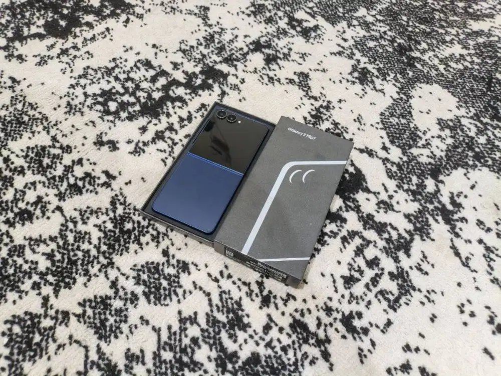 Samsung Z Flip 7 256GB SEIN Mantap