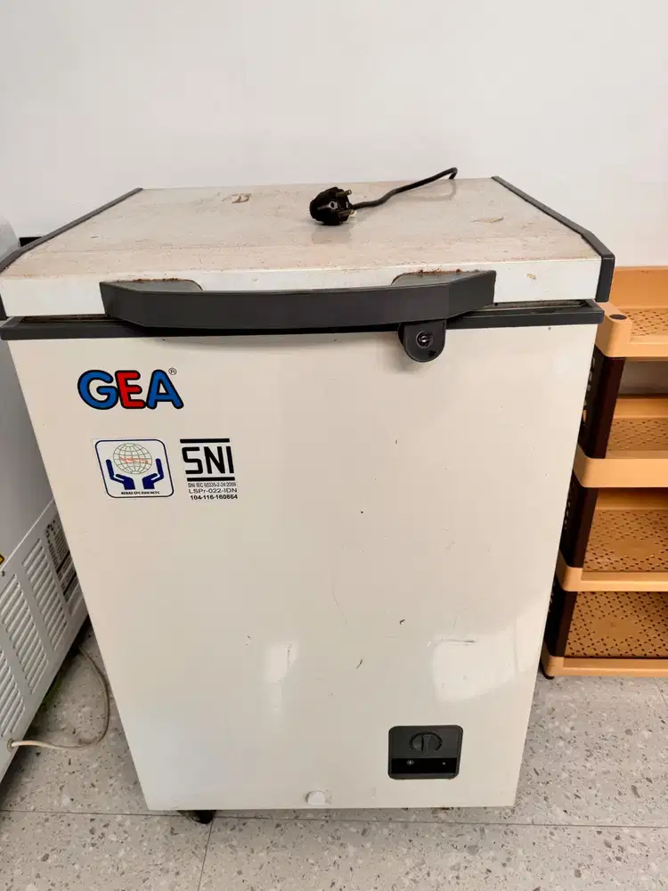 Dijual freezer gea kondisi bagus