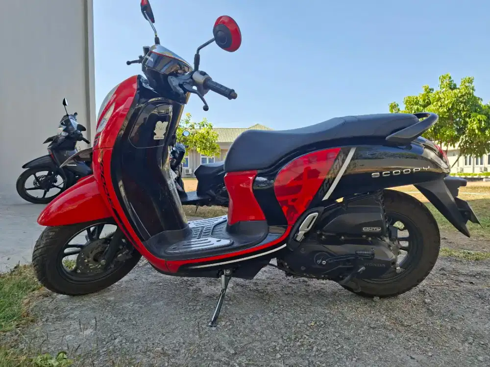 Dijual Motor Scoopy Merah th 2021