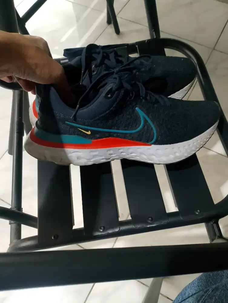 Sepatu running nike
